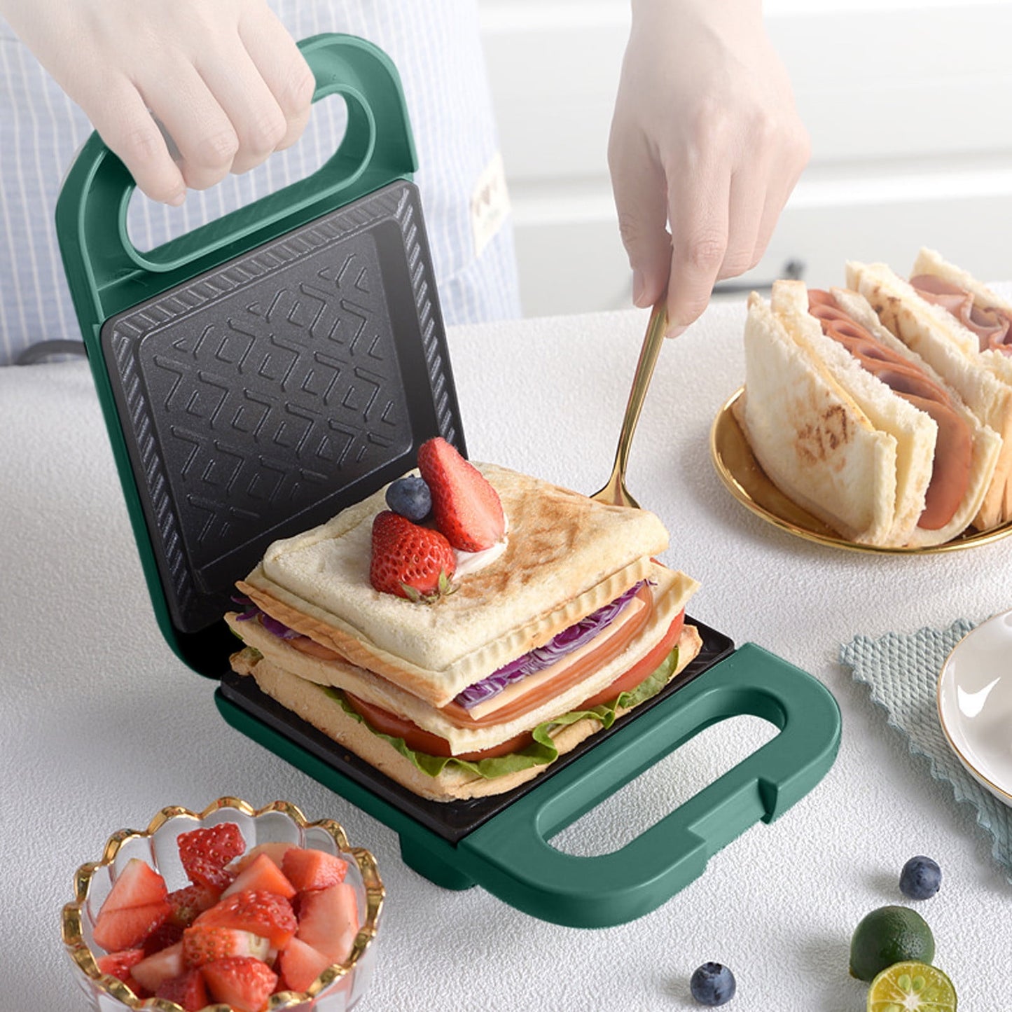 Mini Waffle Maker Machine,Sandwich Iron Maker Press Toaster Grilled Cheese Breakfast,Compact Design LED Indicator Lights,Portable Handle Non-stick for Breakfast,Dessert Green