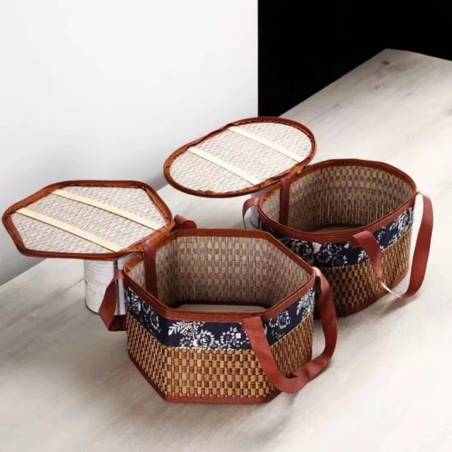 Wicker Basket with Lid,Wicker Picnic Basket with Double Handles,Woven Picnic Storage Rattan Wicker Egg Serving Gift Baskets Food Vintage Organizer Fruit Lid Hyacinth Medium Wicker Basket Brown