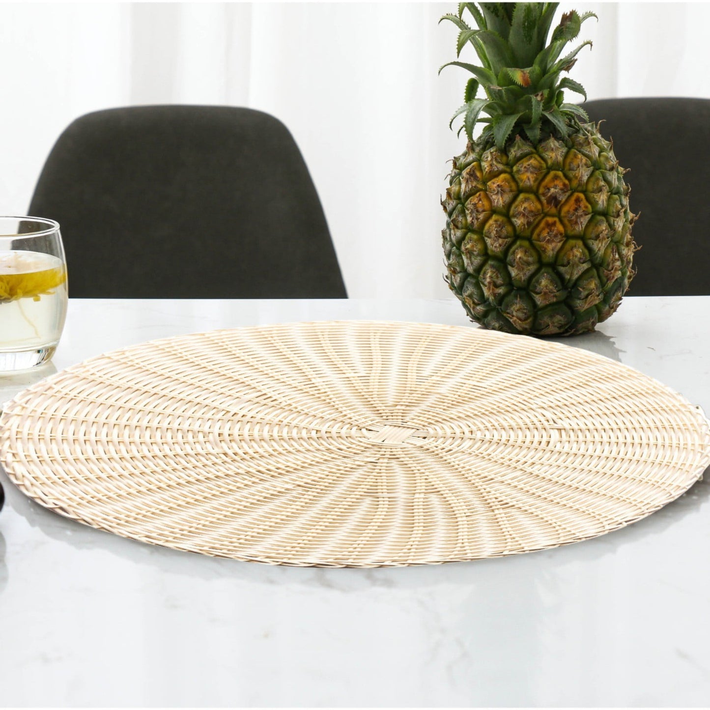 14 Inch Round Woven Placemats, Non Slip Heat Resistant Plastic Table Mats,Table Placemat For Household Use,Round Rattan Placemats Braided Cup Coasters For Drink Kitchen Dining Table Decoration,Brown White