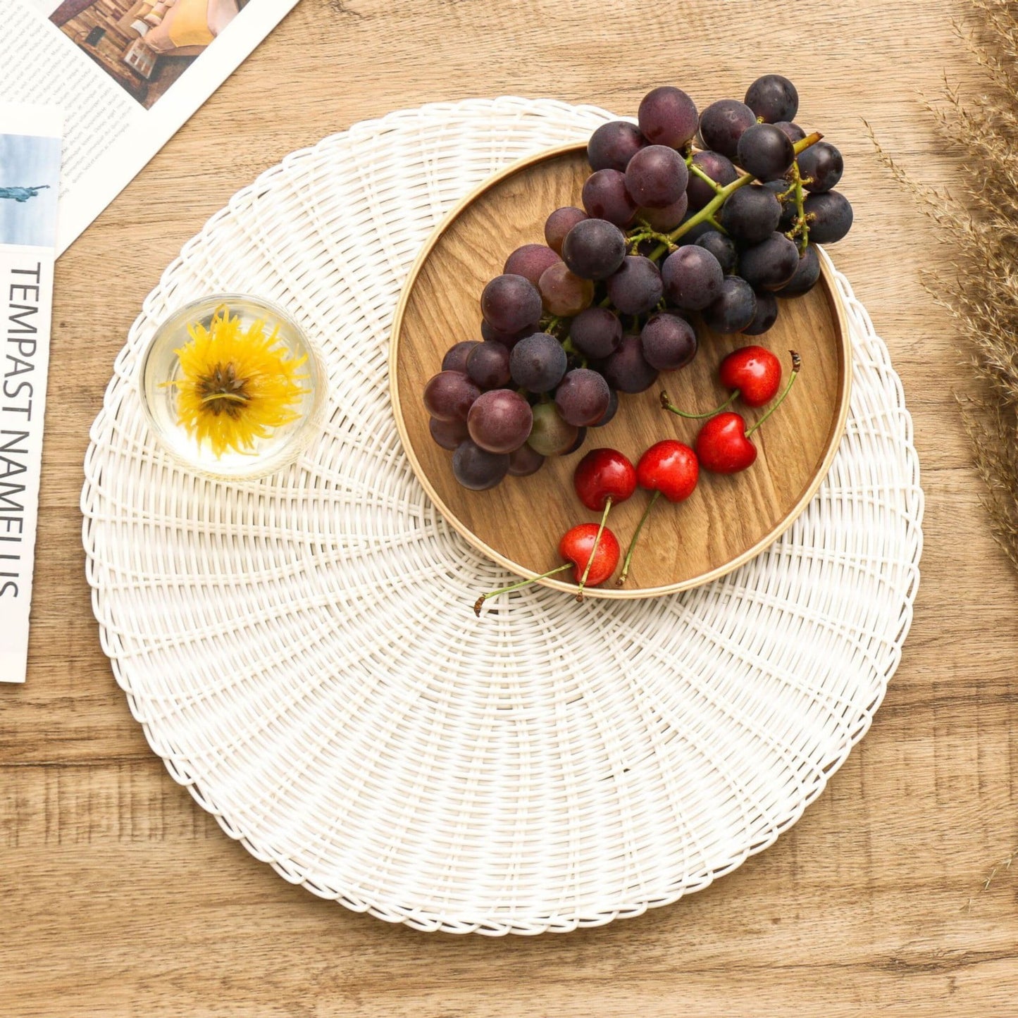 14 Inch Round Woven Placemats, Non Slip Heat Resistant Plastic Table Mats,Table Placemat For Household Use,Round Rattan Placemats Braided Cup Coasters For Drink Kitchen Dining Table Decoration,Brown White