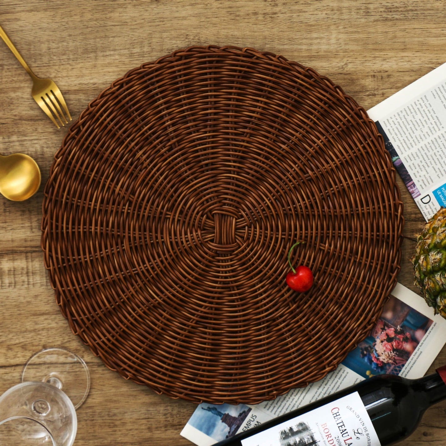 14 Inch Round Woven Placemats, Non Slip Heat Resistant Plastic Table Mats,Table Placemat For Household Use,Round Rattan Placemats Braided Cup Coasters For Drink Kitchen Dining Table Decoration,Brown White
