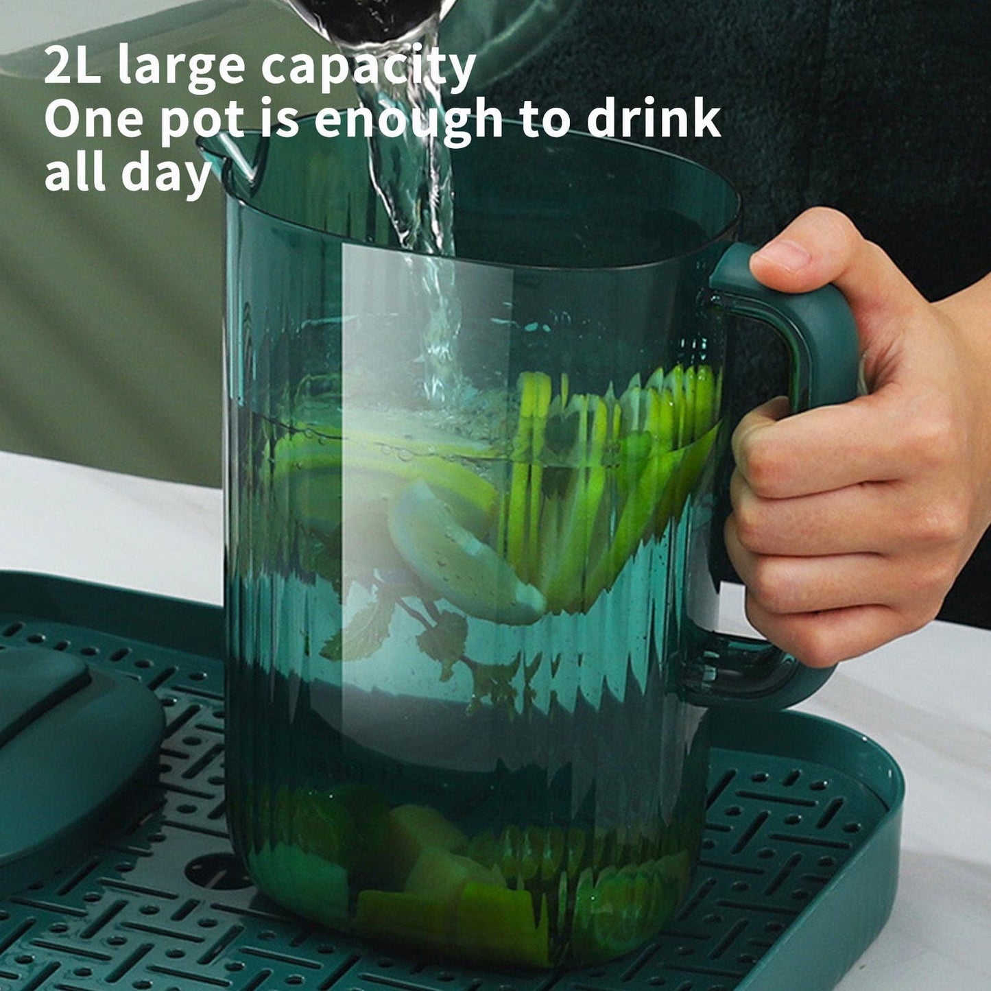 Water Pitcher With Lid,Clear Plastic Pitchers With Lids, Unbreakable Heat Resistant Tea Jug With Handle,Pitchers With Cover, Water Pitcher for Iced Drinks Juices Milk Cold Or Hot Beverages Green