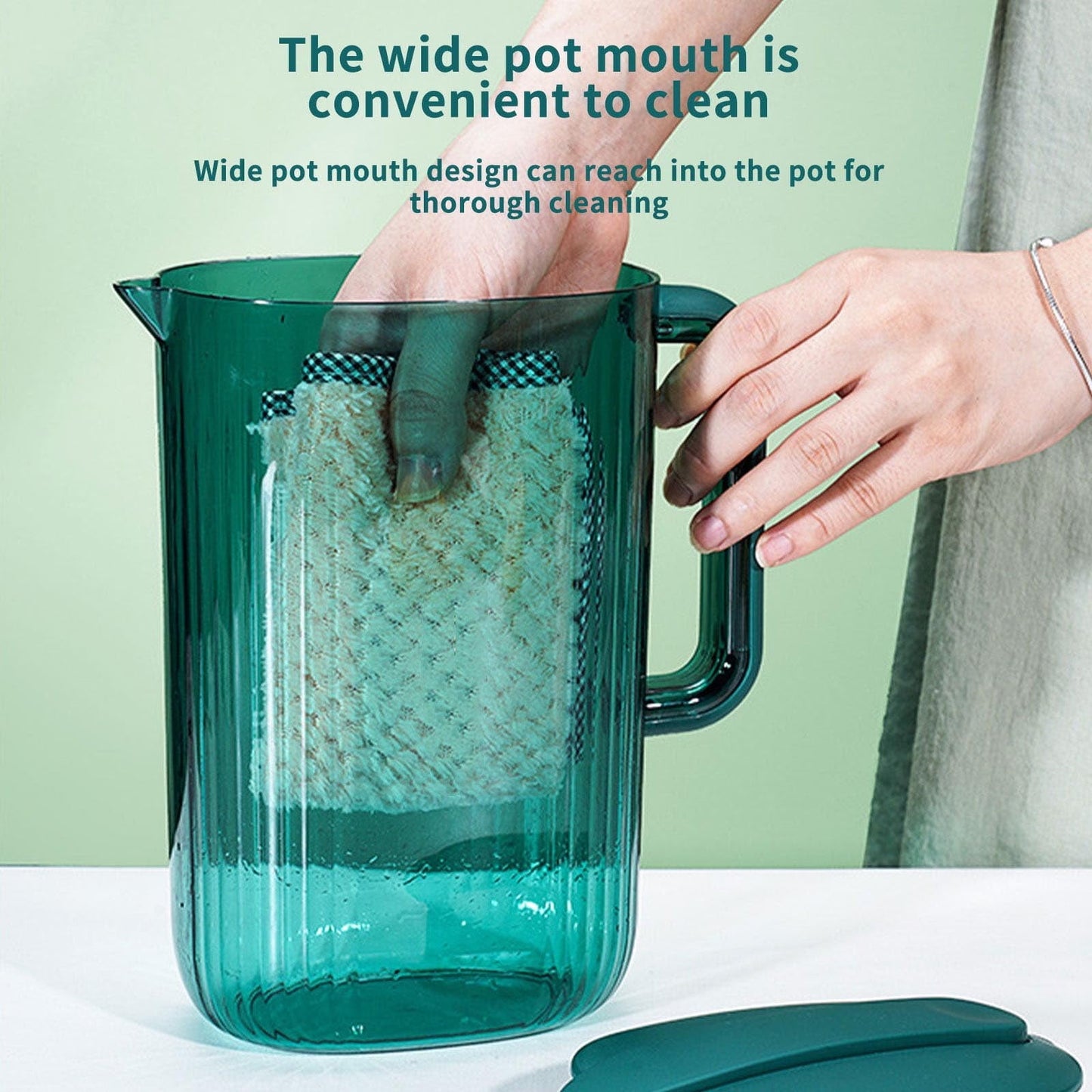 Water Pitcher With Lid,Clear Plastic Pitchers With Lids, Unbreakable Heat Resistant Tea Jug With Handle,Pitchers With Cover, Water Pitcher for Iced Drinks Juices Milk Cold Or Hot Beverages Green