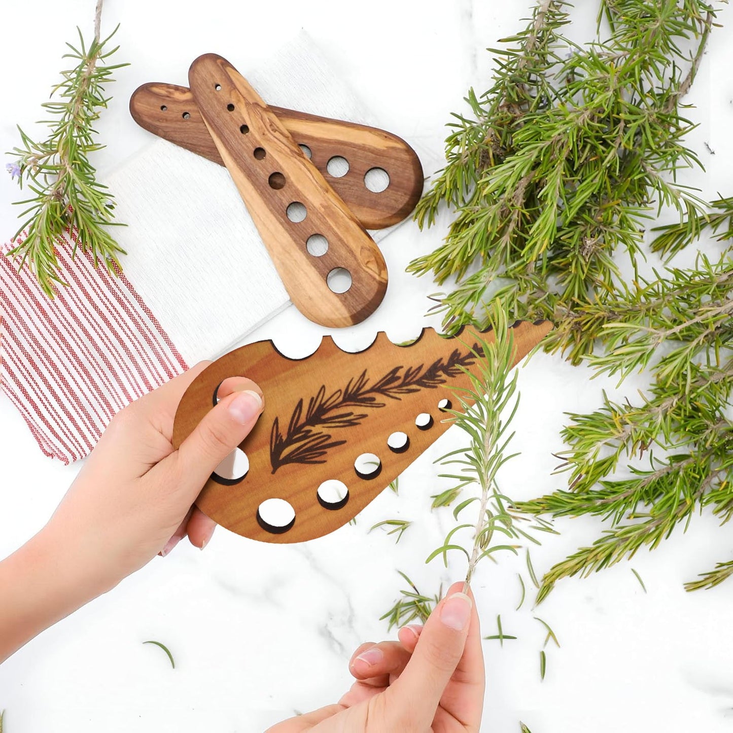Herb Stripper 8 Holes,Herb Stripper Tool,Wooden Herb Stripper Vegetable Leaf Remover,Different Aperture Designs Wood Stripping Strippers Suitable for Herbs, Parsley, Coriander, Thyme Khaki
