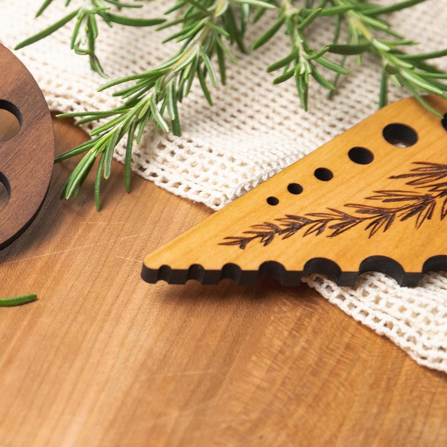 Herb Stripper 8 Holes,Herb Stripper Tool,Wooden Herb Stripper Vegetable Leaf Remover,Different Aperture Designs Wood Stripping Strippers Suitable for Herbs, Parsley, Coriander, Thyme Khaki