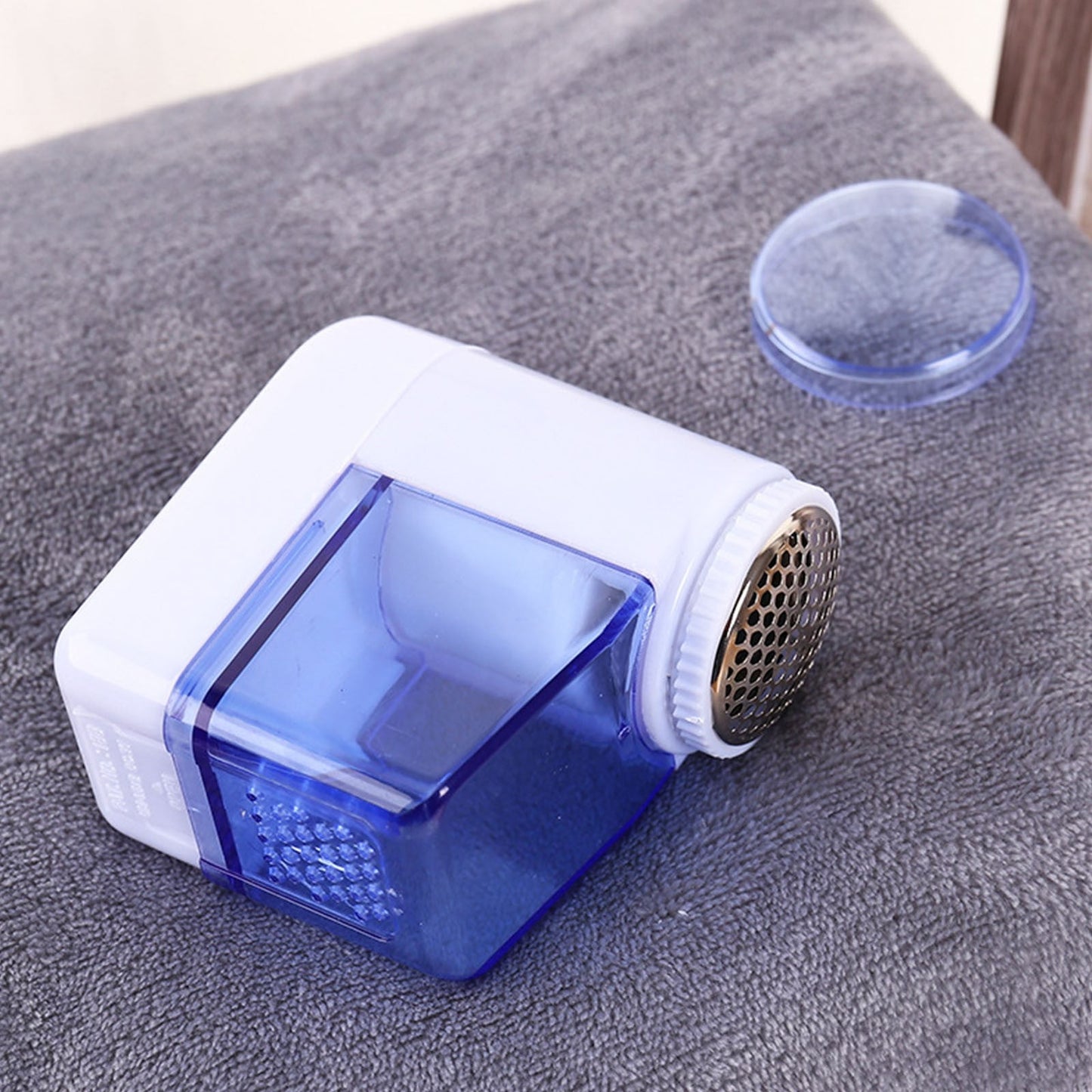 Fabric Shaver And Lint Remover,Fabric Shaver,Sweater Defuzzer With Stainless Steel Blades,Portable Fabric Fuzz Remover,Sweater Clothes Shaver,Remover Clothes Fuzz, Lint Balls, Bobbles,2.75x2.75 in Blue