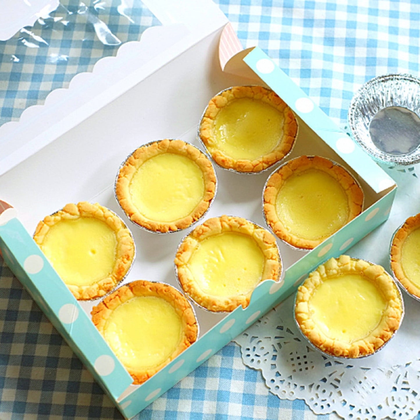 100 PCS Disposable Aluminum Foil Baking Cups,7x4x2cm Muffin and Cookie Molds,Oven Safe and No Cleaning Needed,Perfect for Cupcakes,Tartlets,and Party Treats,Convenient and Hygienic
