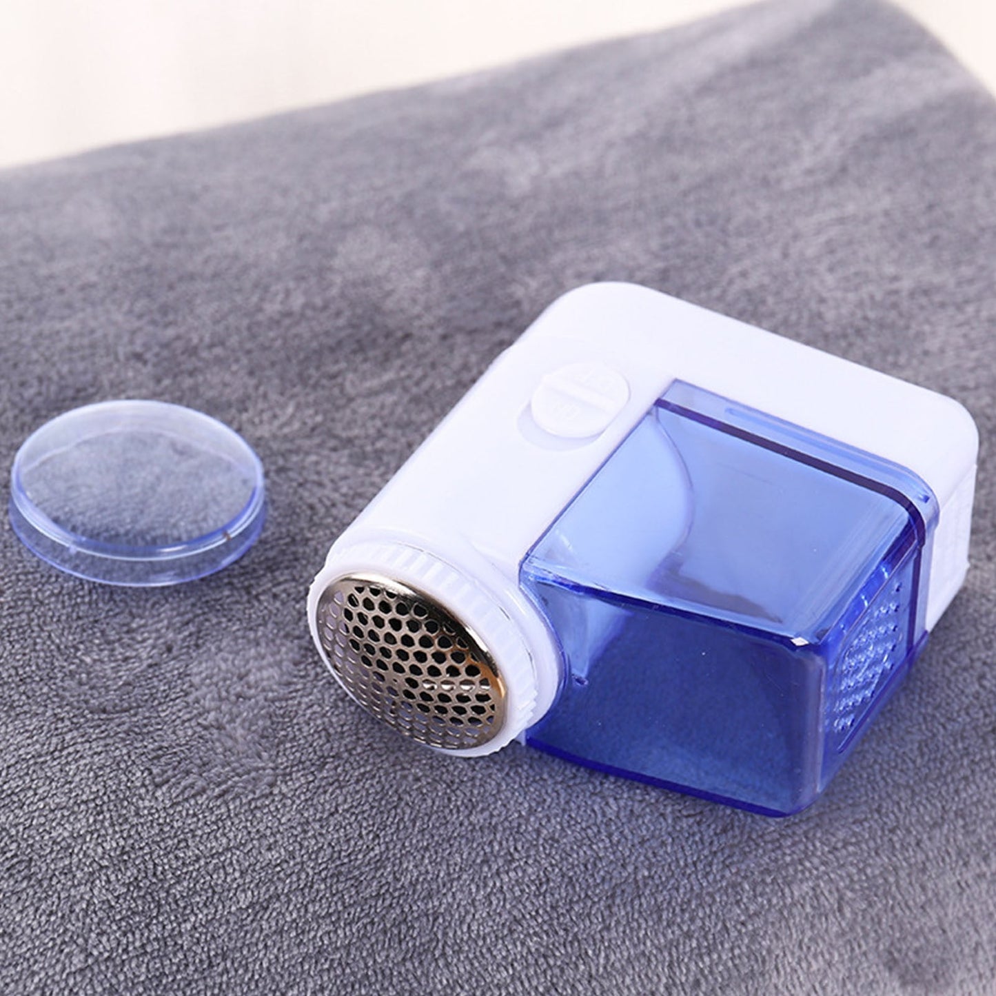Fabric Shaver and Lint Remover,Portable Fabric Shaver,Electric Lint Remover for Clothes, Sweaters,Blankets,Battery-Operated Fuzz Remover with Protective Cover,2.75'x2.75'(Blue) Blue