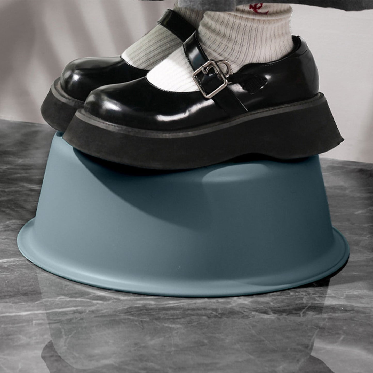 Wide Foot Wash Basin with Two-Color Design, Durable High-Temperature Plastic Washbasin for Laundry and Bathing, 13-Inch Round Shape with Large Capacity, Stable Flat Bottom for Home and Hotel Use A