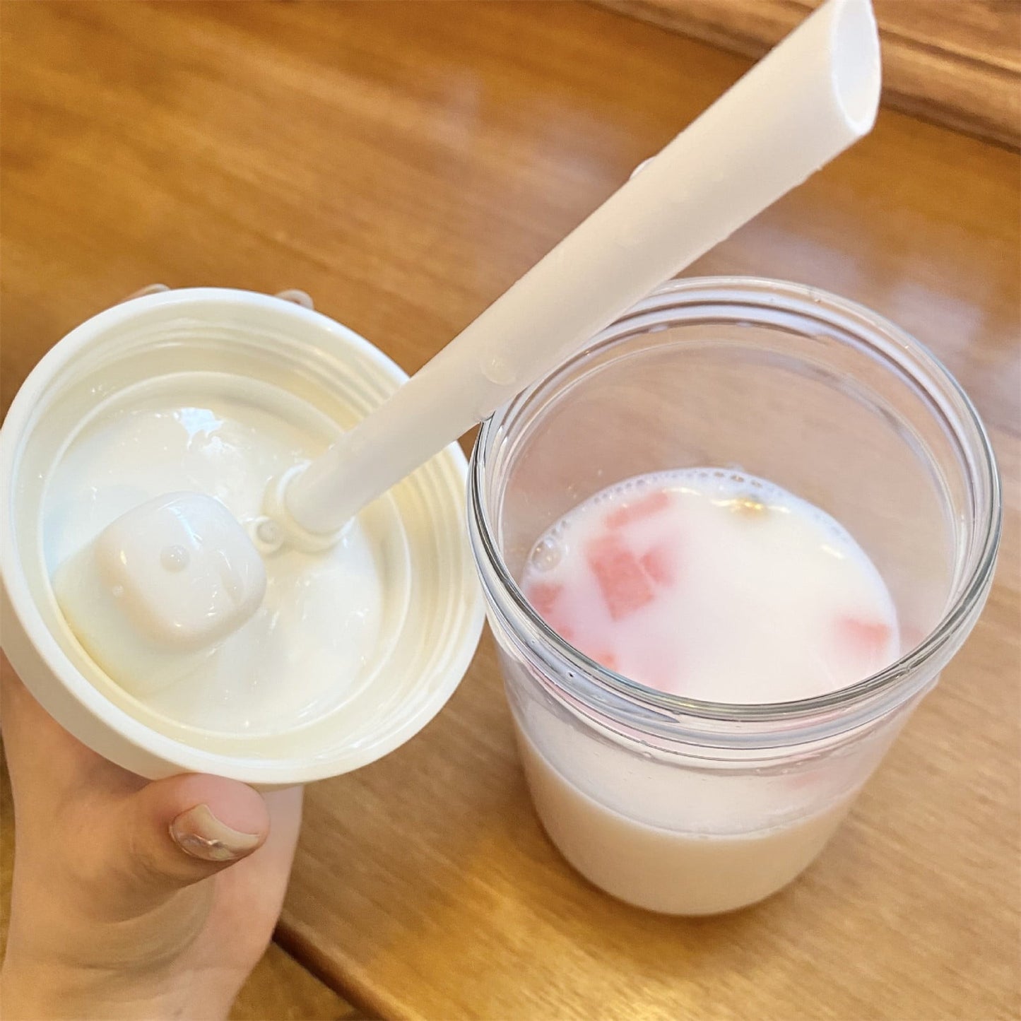 Uanit Reusable Boba Cup for Bubble Tea Boba Tea Cup with Lid and Straw, Leakproof Kawaii Cup, Bubble Tea Cup, Smoothie Tumbler, Insulated, Reusable Straw for Boba Pearls, Boba Gift A Black