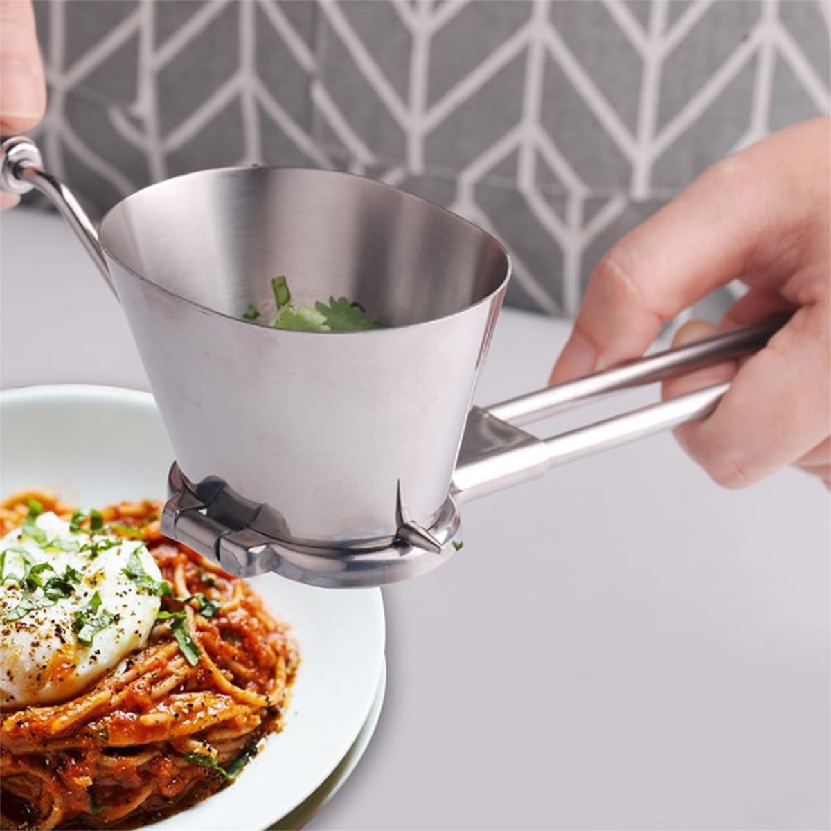 Tutuviw Manual Stainless Steel Parsley Shredder,Pepper Grinder,Herb Roller Mincer,Handheld Spice Grinder,Versatile Kitchen Tool for Herbs Vegetables Spices,Easy Hand-crank for Quick Cutting/Mincing