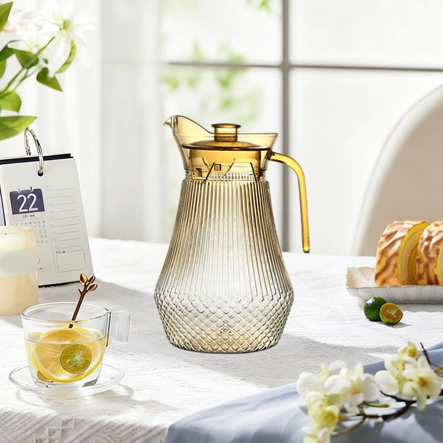 Acrylic Pitcher, Clear Plastic Water Pitchers with Lid and Spout, Iced Tea Pitcher Beverage Containers for Fridge, Juice, Sangria, Lemonade, Shatter-proof, BPA-Free Clear