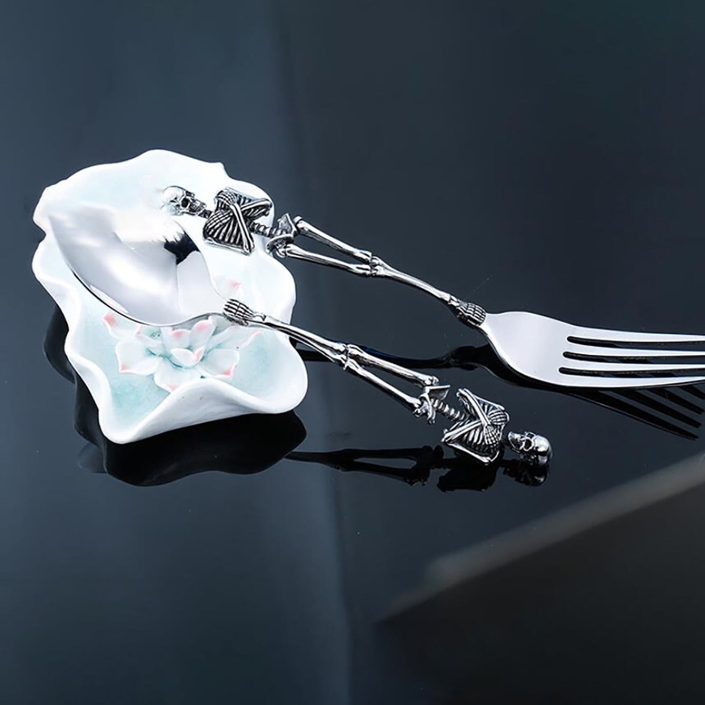Darzheoy Stainless Steel Skeleton Skull Spoon and Fork Flatware Tableware Gifts for Halloween Easter and Christmas (Spoon) A