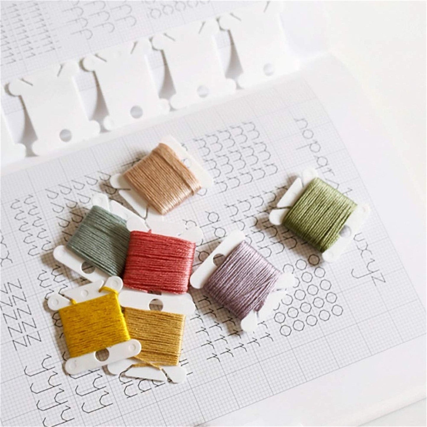 Chmadoxn Embroidery Floss Bobbins, Sewing Thread Winding Plate Board,50 pc Embroidery Floss Organizer, Plastic Embroidery Thread Cards for Cross Stitch Thread Holder Sewing Storage 100 pc Green