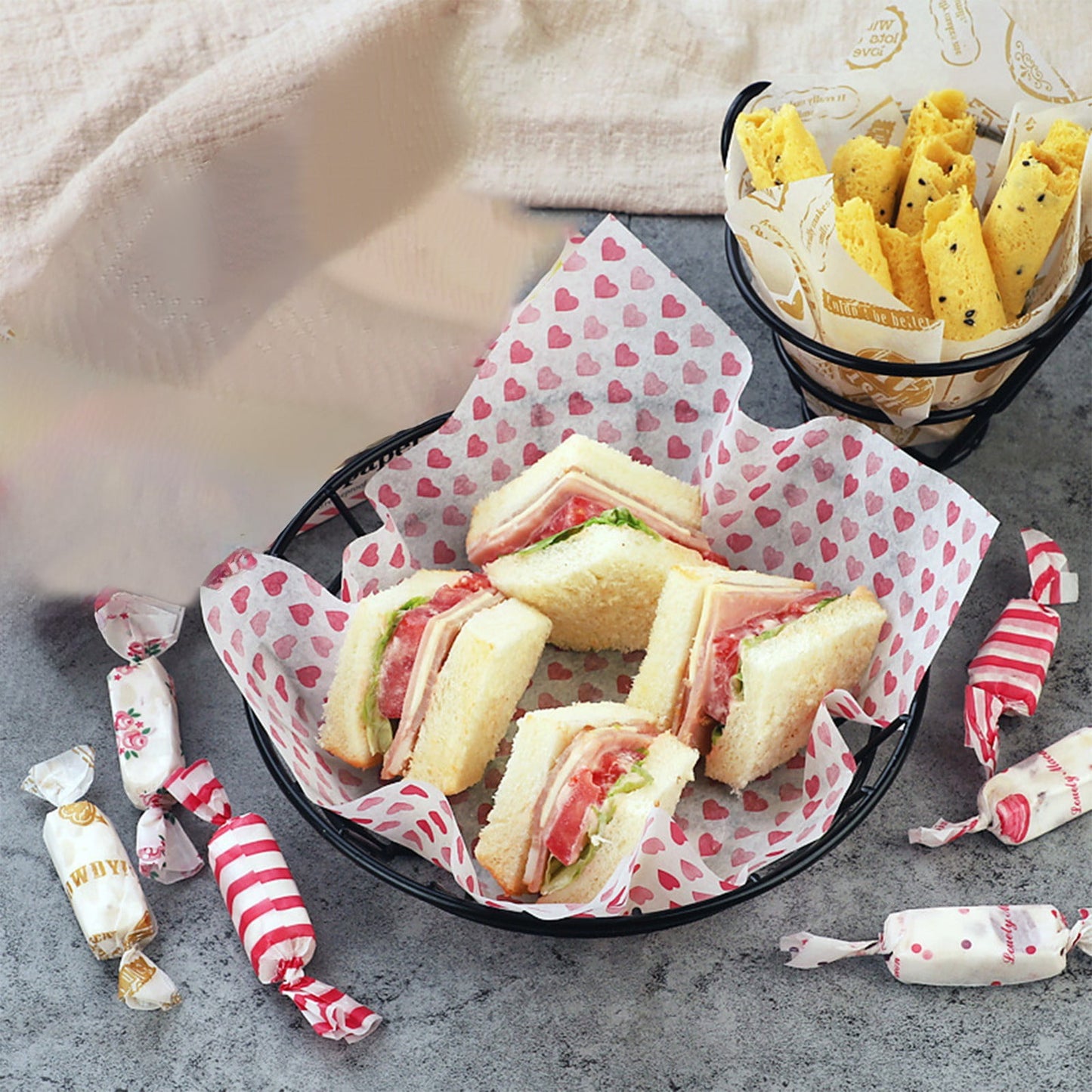 Darzheoy Wax Paper, Food Picnic Paper, 50 sheets Grease Proof Paper, Waterproof Dry Hamburger Paper Liners Wrapping Tissue for Plastic Food Basket A