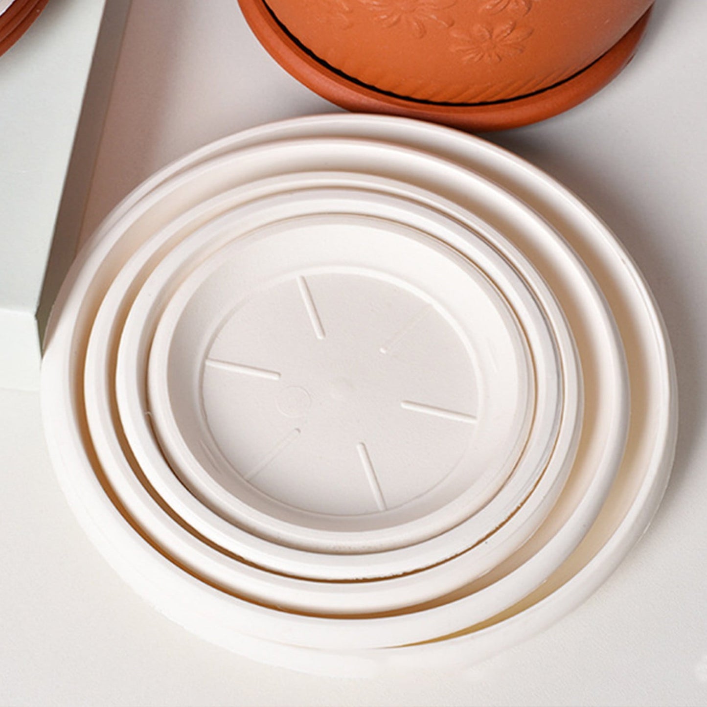 Darzheoy 6 Pack Plant Saucer Tray 3.6 inch, Heavy Duty Plastic Pot Plant Drip Trays Saucers for Indoors Outdoor, Plant Water Tray for Planters 4" White
