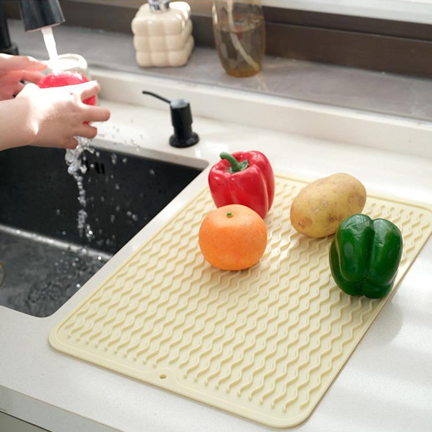 Chmadoxn Dish Drying Mat,Large Dish Drying Mats, Non-Slip Mat Easy Clean Drying Mat Large Heat Dish Drainer Mat for Kitchen Counter Sink Refrigerator or Drawer Easy to Clean 11.8×15.7 in Gray
