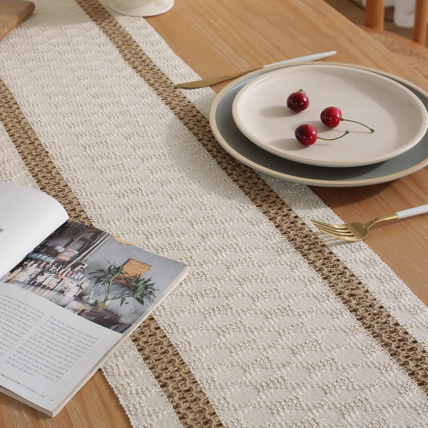 Boho  Table Runner, Farmhouse Style Cotton Linen Rustic Woven Table Runner with Tassels for Dining, Wedding, Bridal Shower, Bohemian (30*140cm )