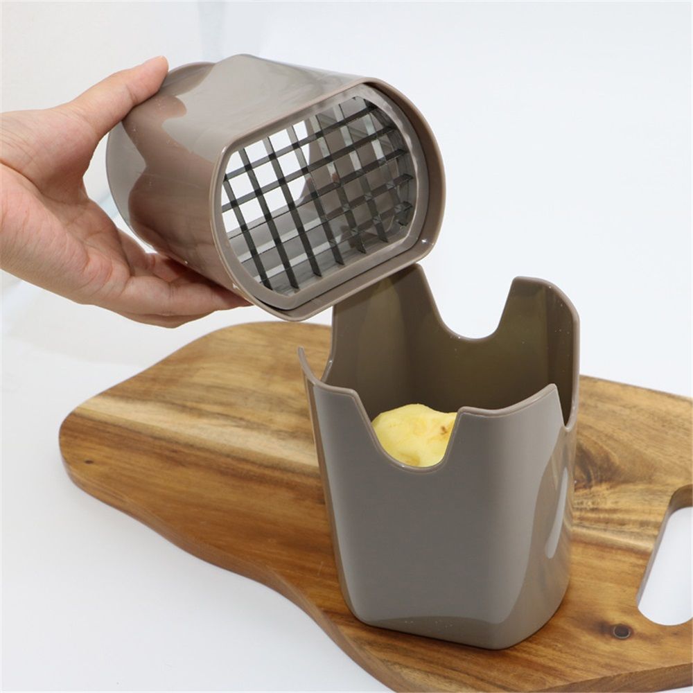 Potato slicer, sweet potato, radish, melon, fruit, and taro slicer. French fries are often cut using kitchen tools（brown）
