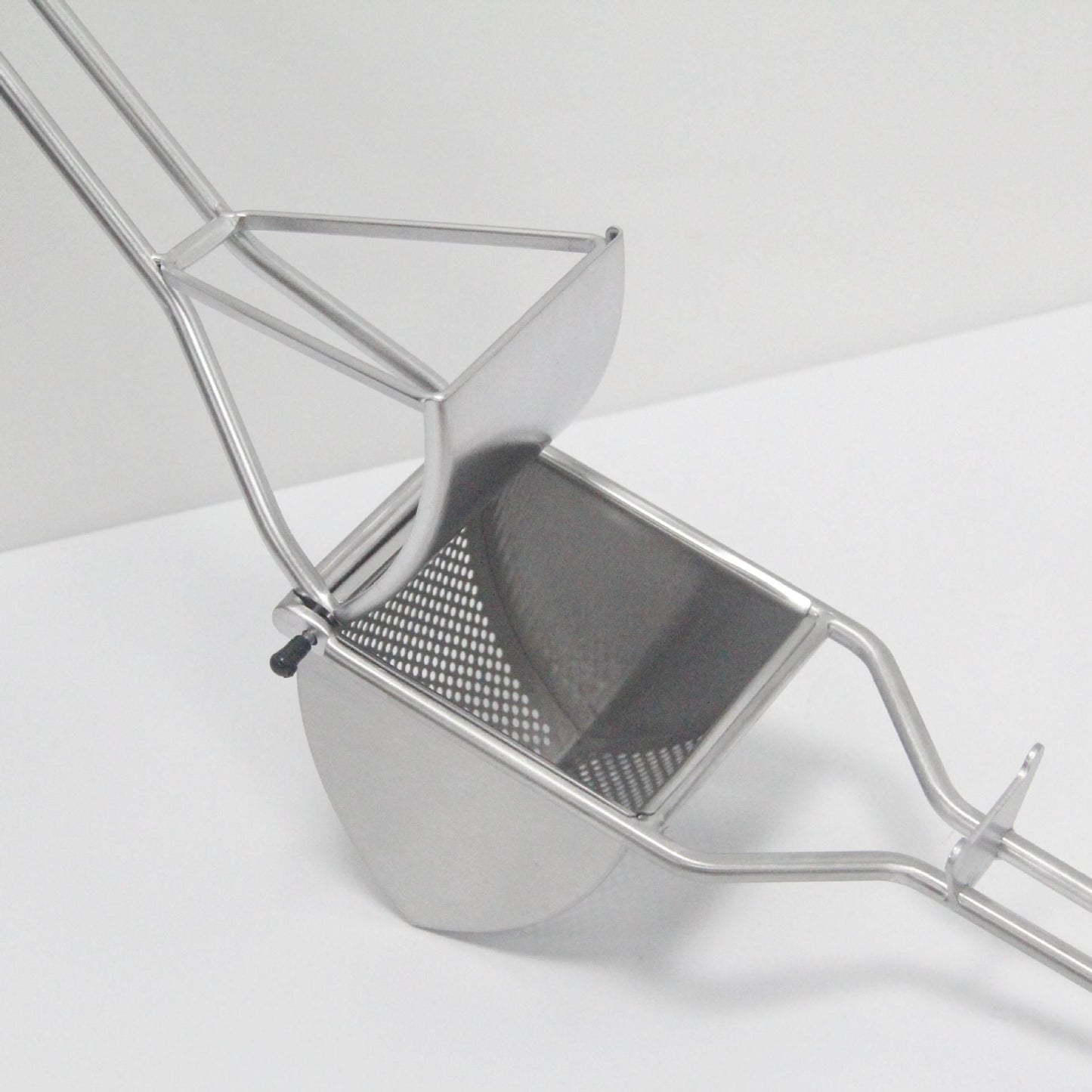 Stainless Steel Potato Press and Ricer to Puree All Root Vegetables Kitchen Essential Stainless Steel Potato Ricer for Gourmets Mashed Vegetables
