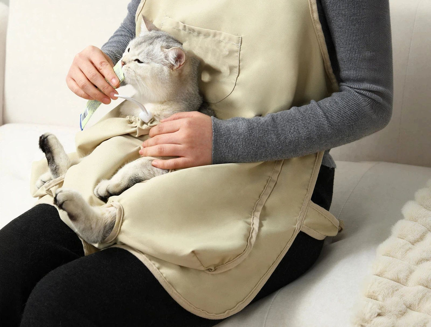 Adjustable Cat Apron Carrier with Holes Pet Carrier Sleeping Bag Pet Carrier Sling Cat Carrier Bag Cat Carrier Pouch for Small Sized Animals（M）