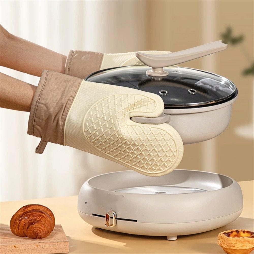 1 pair of Silicone Oven Mitts，Heat Resistant up to 572°F, Oven Gloves with Soft Lining, Non-Slip Kitchen Essentials, Kitchen Gadgets, Apartment Essentials, Great Gift for Cooking (beige-1pair)