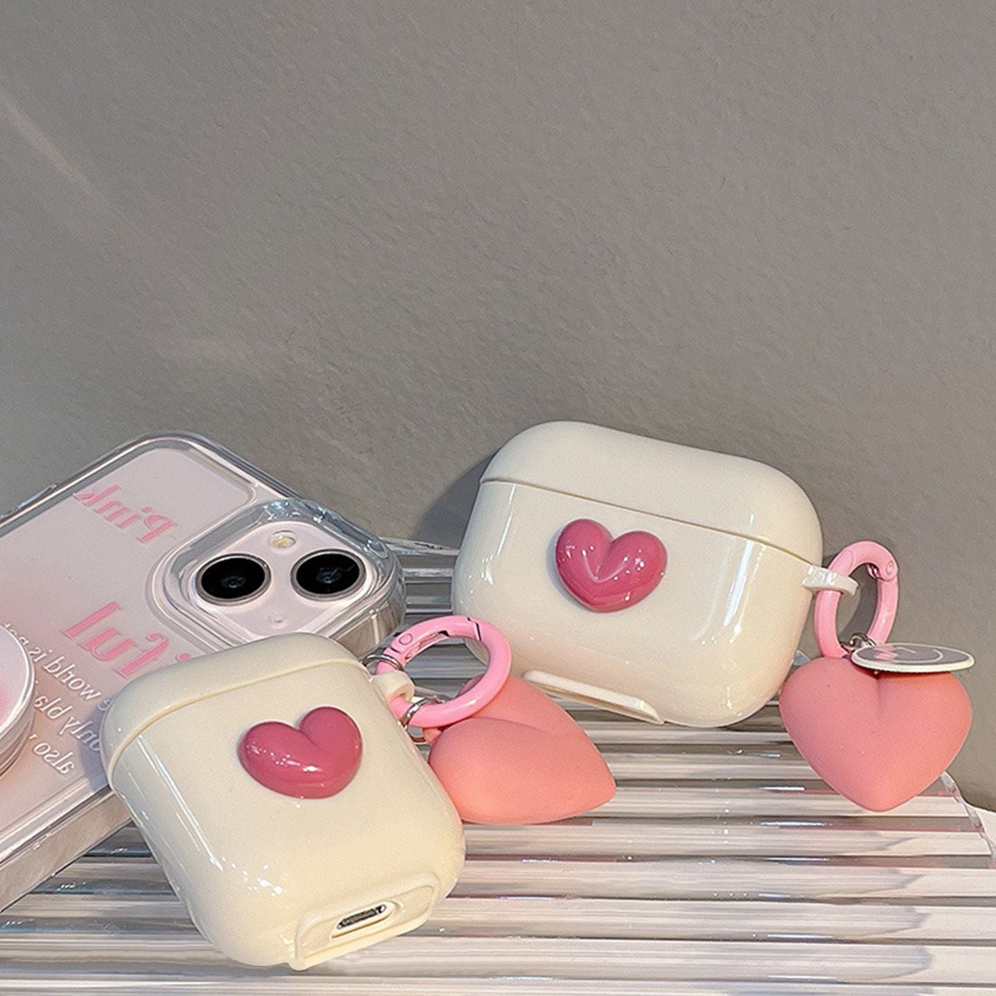 Beige shell + smiling heart pendant AirPods 1/2