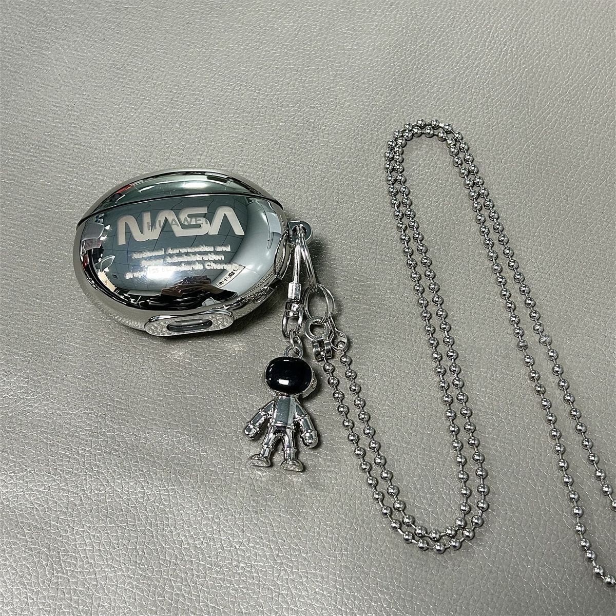 Laser Engraved Astronaut + Matching Keychain Apple AirPods pro