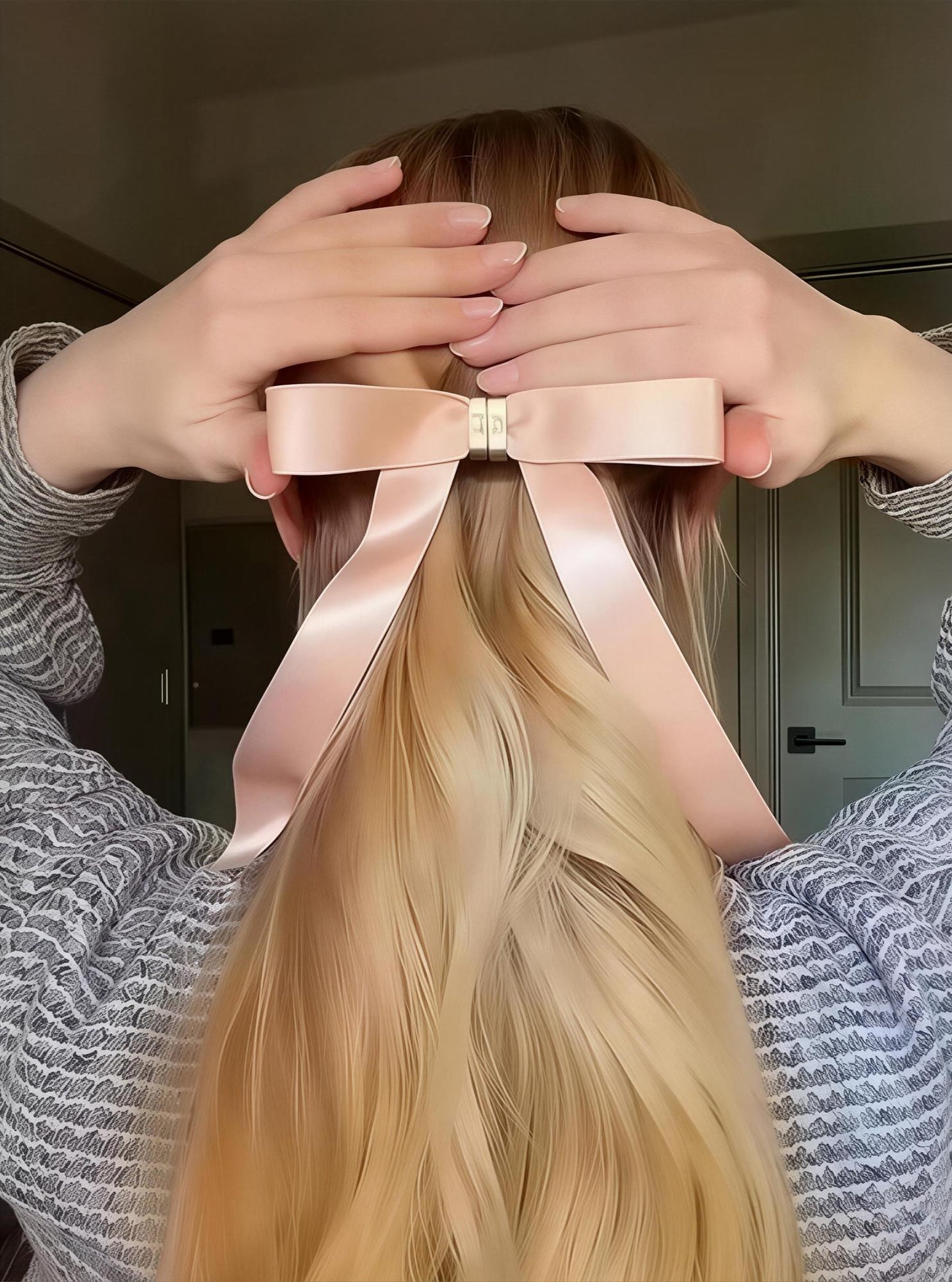 Magnetic Bow Hair Claw Clip White