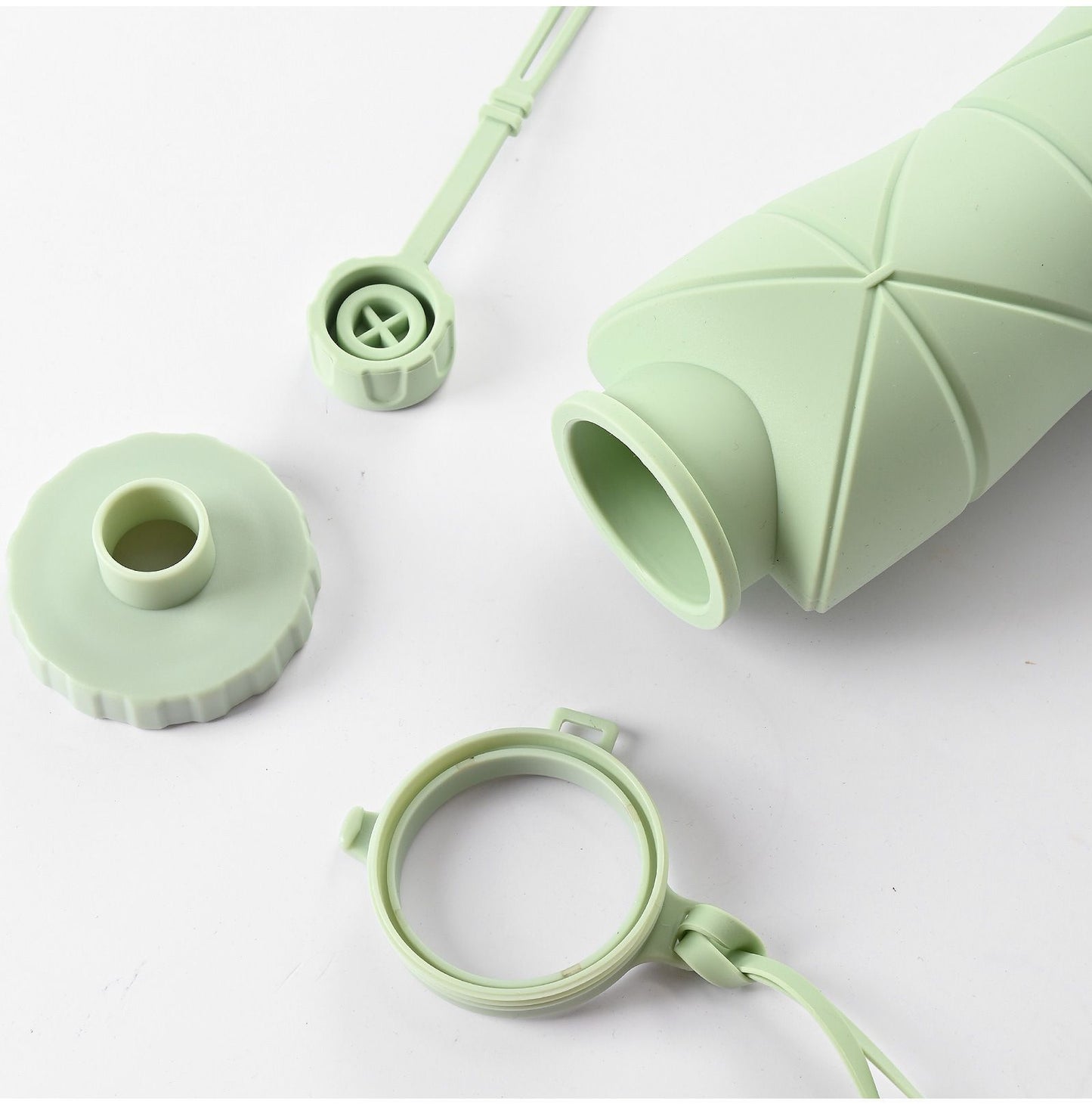 Mini Portable Foldable Silicone Hydration Cup, High Temperature Resistant Telescopic Water Container for Backpacking Camping and Christmas Small Practical Gift, 600ml, Green