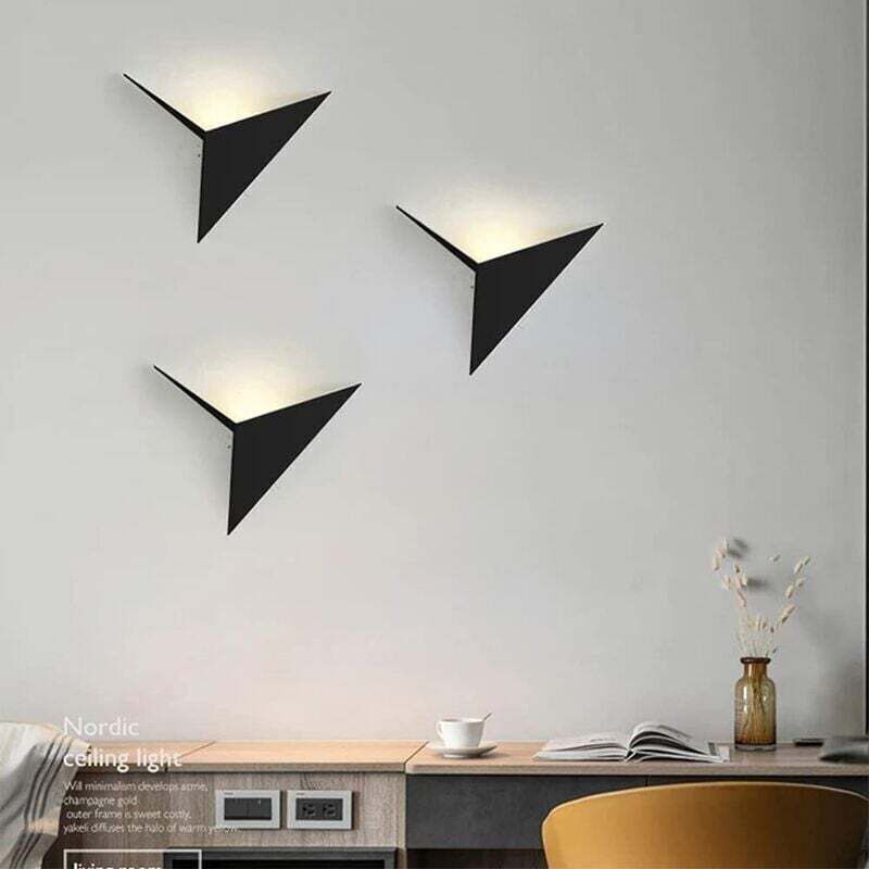 3W LED Indoor Wall Light, Creative Triangle Shape, Black Wall Lamp, 3000K Warm White, Modern Metal Wall Light for Bedroom, Living Room, Staircase