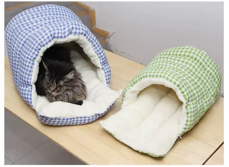 Blue‑and‑white colourway Winter Warm Half‑Closed Cat Cave Bed, Polar‑Fleece Lined Checkered Washable Pet Nest Bed for Small Cats & Puppies