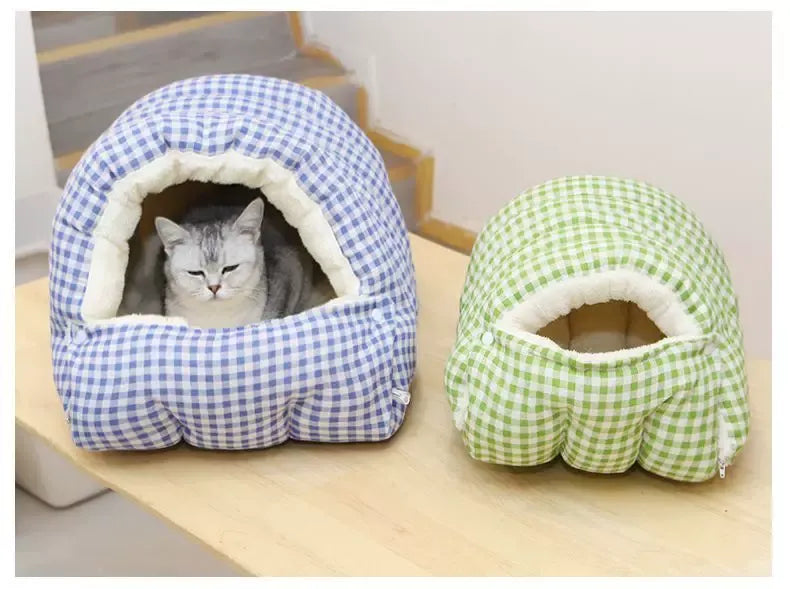 Blue‑and‑white colourway Winter Warm Half‑Closed Cat Cave Bed, Polar‑Fleece Lined Checkered Washable Pet Nest Bed for Small Cats & Puppies