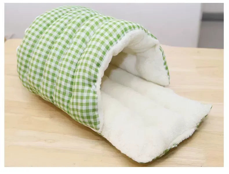 Green‑and‑white ginghamWinter Warm Enclosed Cat Cave Bed, Plush‑Lined Half‑Closed Pet Sleeping Bed, Checkered Washable Dog Cushion Nest for Small Cats Puppies