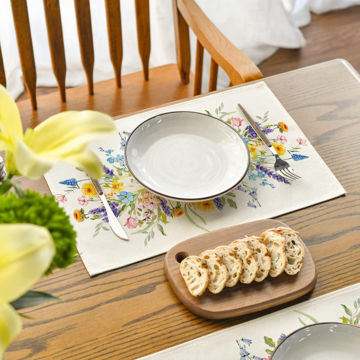 Bloom Flowers Tulip Spring Placemats Set of 4, 12x18 Inch Seasonal Table Mats for Party Kitchen Dining Decoration