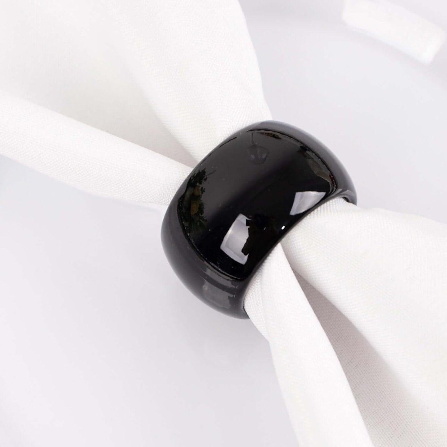 Efavormart 4 PCS Wholesale Black Acrylic Napkin Rings for Place Settings Wedding Receptions Dinner or Holiday Parties Tableware