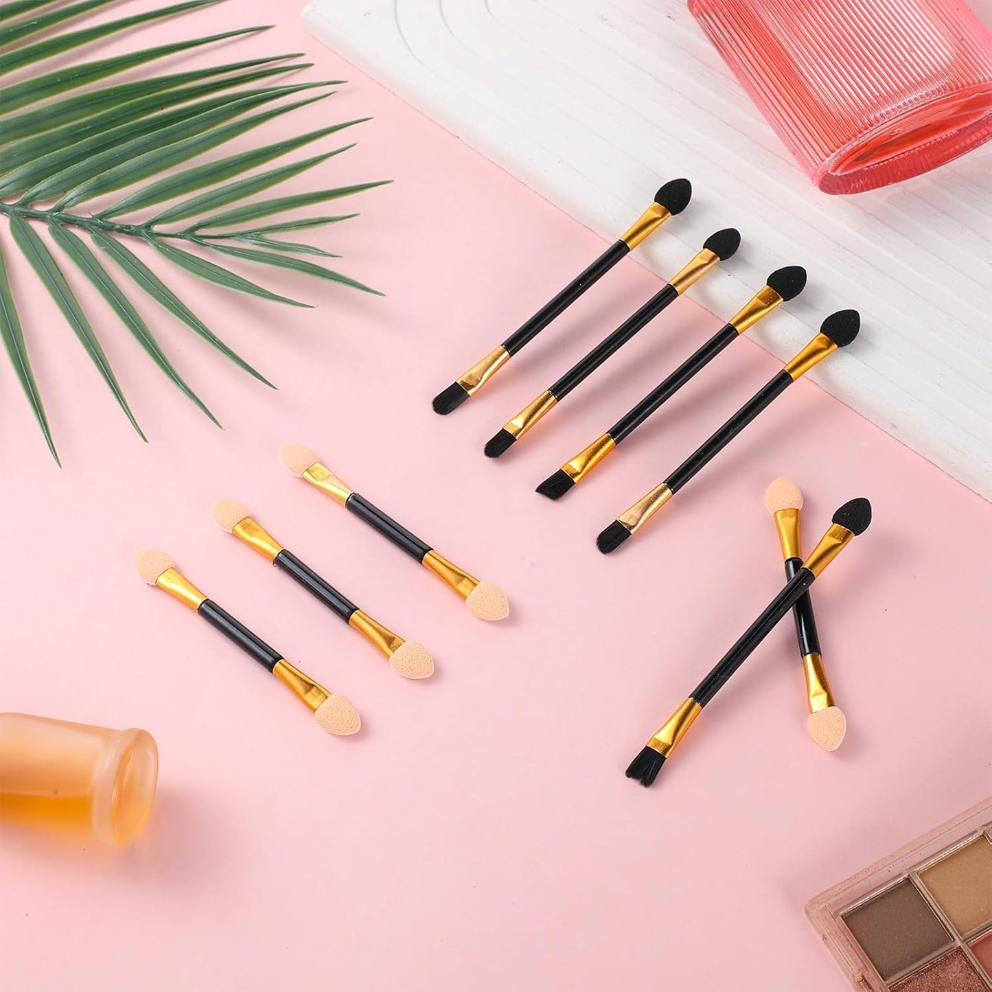 30 Pcs Eyeshadow Applicators Sponge Disposable Dual Sides Eye Shadow Applicators 2 Styles Eye Shadow Applicator Sticks Eyeshadow Brush Makeup Applicator for Women Cosmetic Tool (Black Gold)