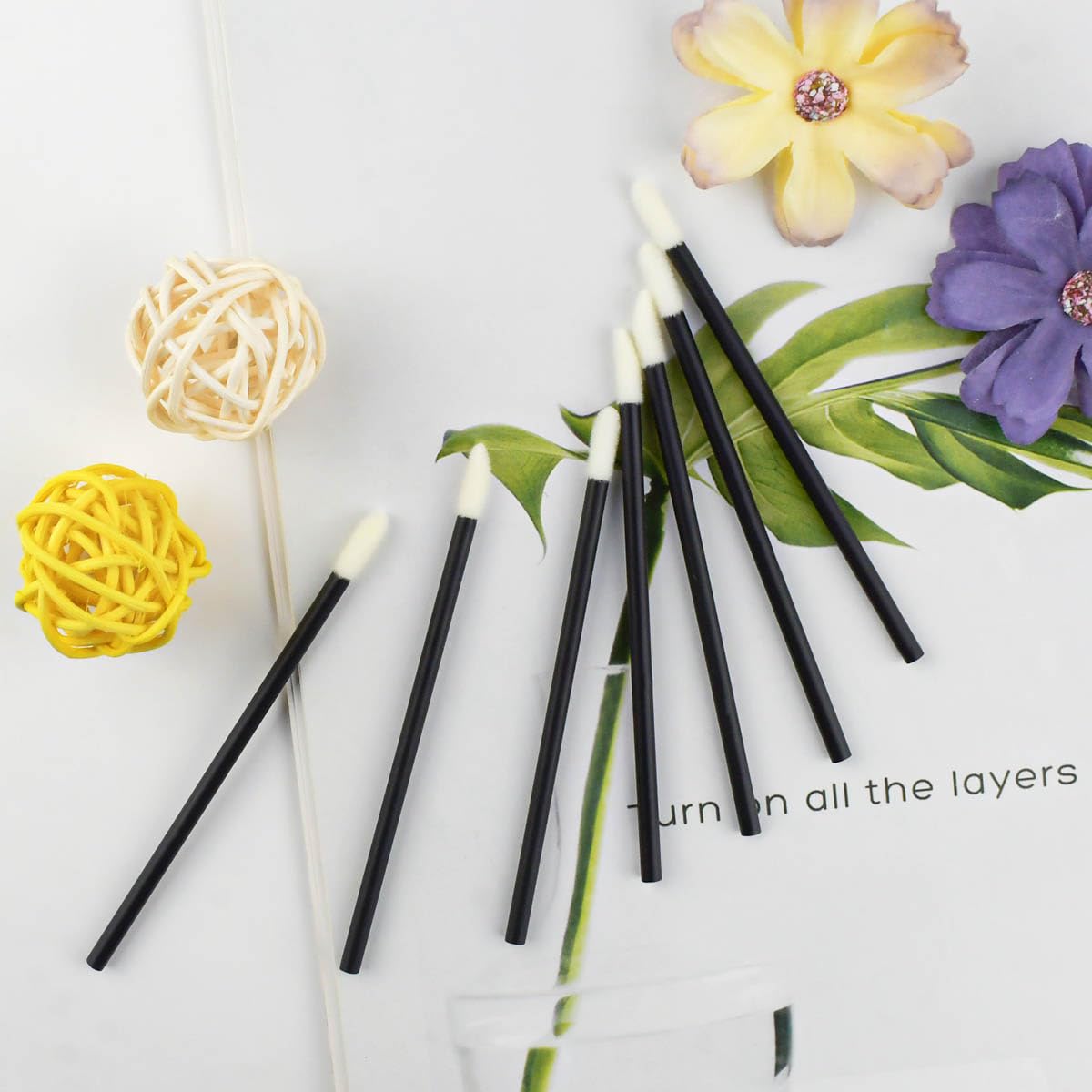 100 Pack Disposable Lip Brushes Lipstick Wands Gloss Applicator Brush Makeup Tool Make Up Applicators Perfect Beauty Cosmetic Kits Mascara Wand Set Lash Spoolies for Eyelash Extensions (Black)