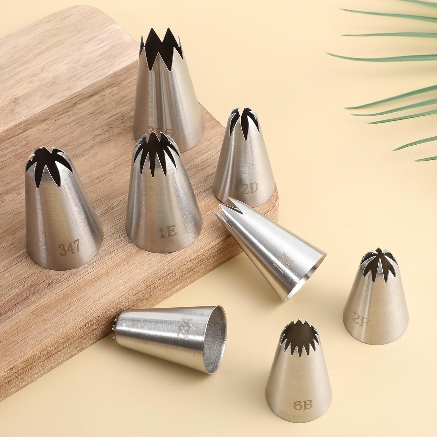 8 Pcs Large Piping Tips Set, Stainless Steel Cake Decorating Tips Set with 10pcs Piping Bag Pastry Cake Decorating Tip Baking Tools for Baking Cupcakes Decoration