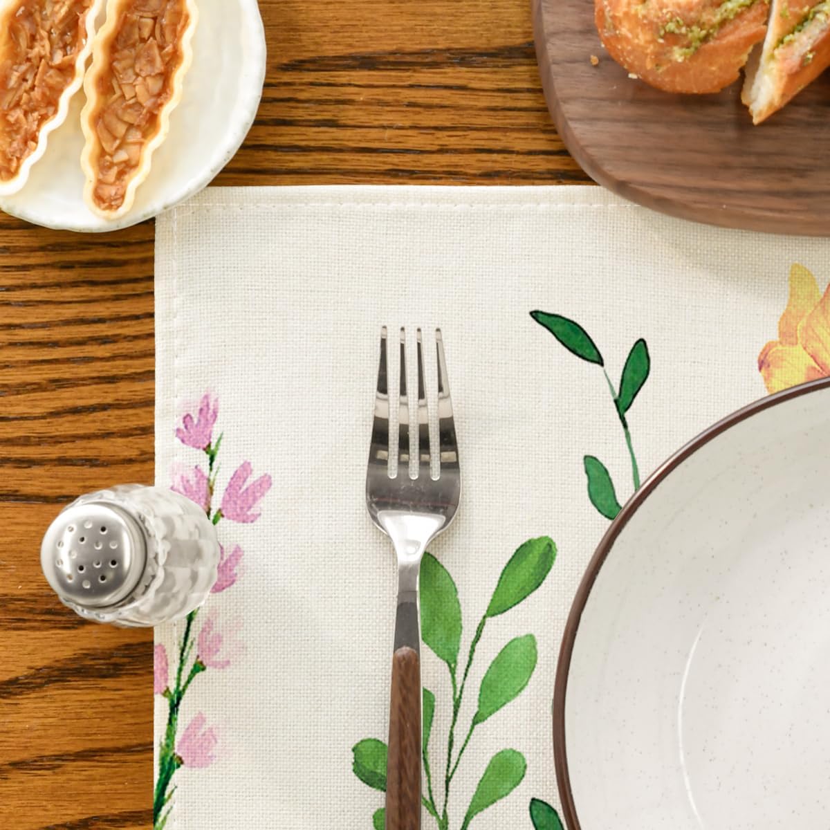 Daisy Eucalyptus Lavender Floral Leaves Spring Placemats Set of 4,12x18 Inch Seasonal Table Mats for Party Kitchen Dining Decoration