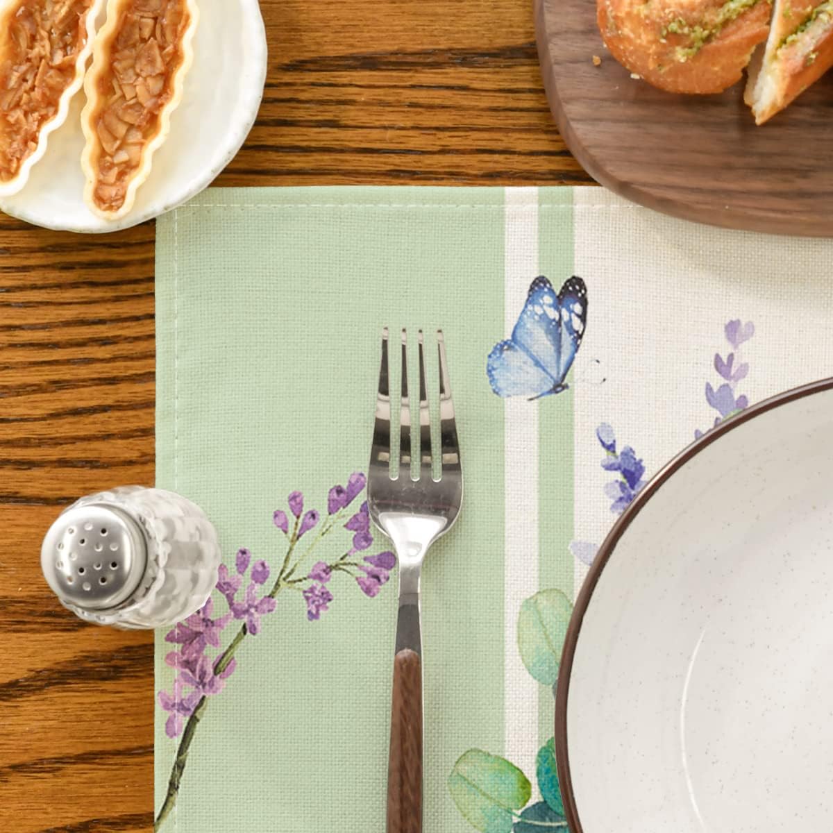 Bloom Vase Floral Spring Placemats Set of 4, 12x18 Inch Seasonal Table Mats for Party Kitchen Dining Decoration