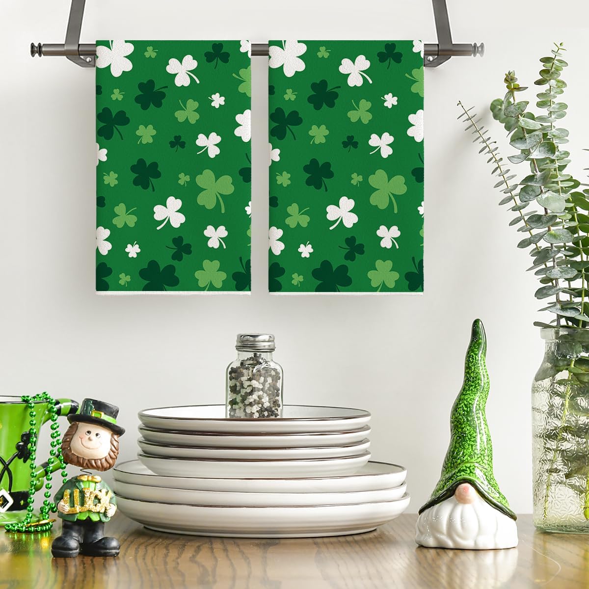 Green Clover Shamrock St. Patrick's Day Kitchen Towels Dish Towels, 18x26 Inch Farmhouse Holiday Spring Decoration Hand Towels Set of 2