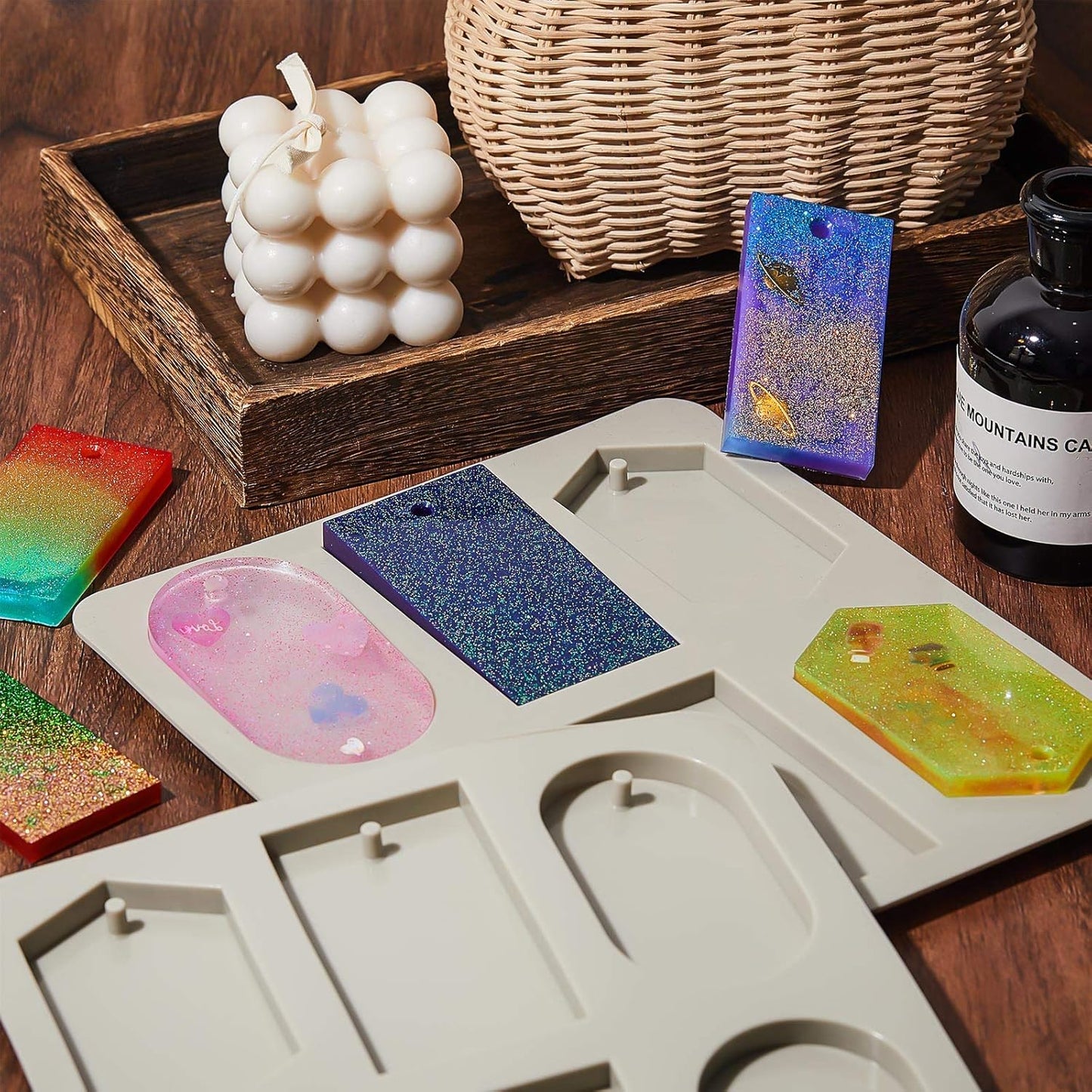 2 Pcs Silicone Wax Melt Molds Silicone Resin Keychain and Wax Sachets Epoxy Casting Jewelry Making Molds with Hanging Holes for DIY Jewelry Handicrafts Making(Stylish Style)