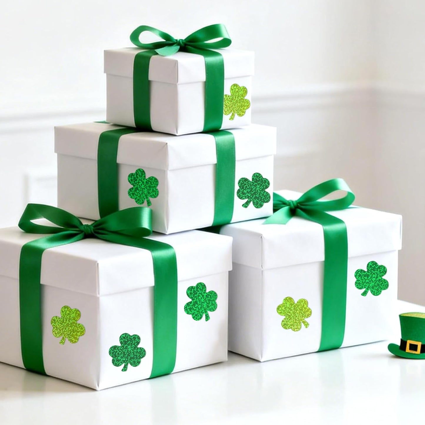 St.Patrick's Day Shamrock Stickers - 500Pcs 1.5'' Laser Shamrock Shape Stickers Roll Self Adhesive Holographic Green Irish Lucky Clover Sticker for Envelope Seal Card St.Patrick's Day (3 Color)