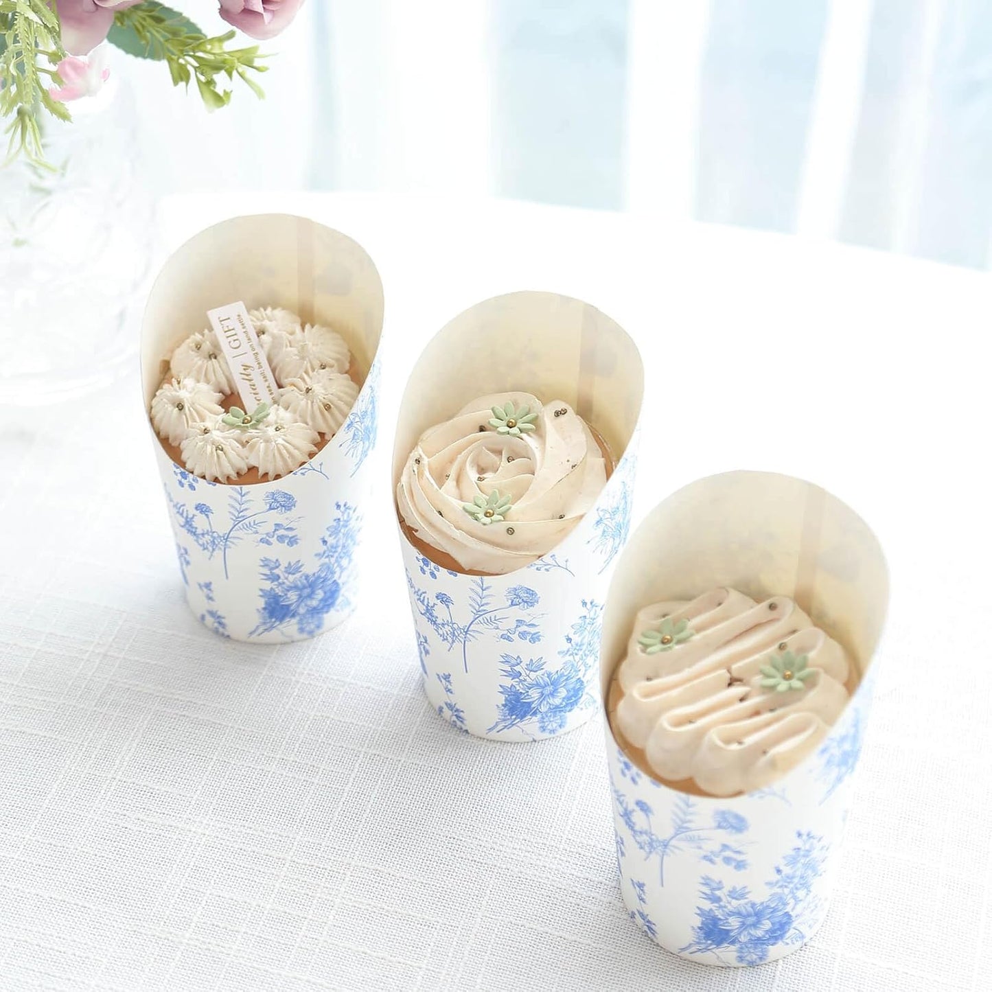 Efavormart 50 Pack White Blue Paper Popcorn Box Cone Cups with French Toile Floral Pattern, Disposable Appetizer Snack Cups - 14oz
