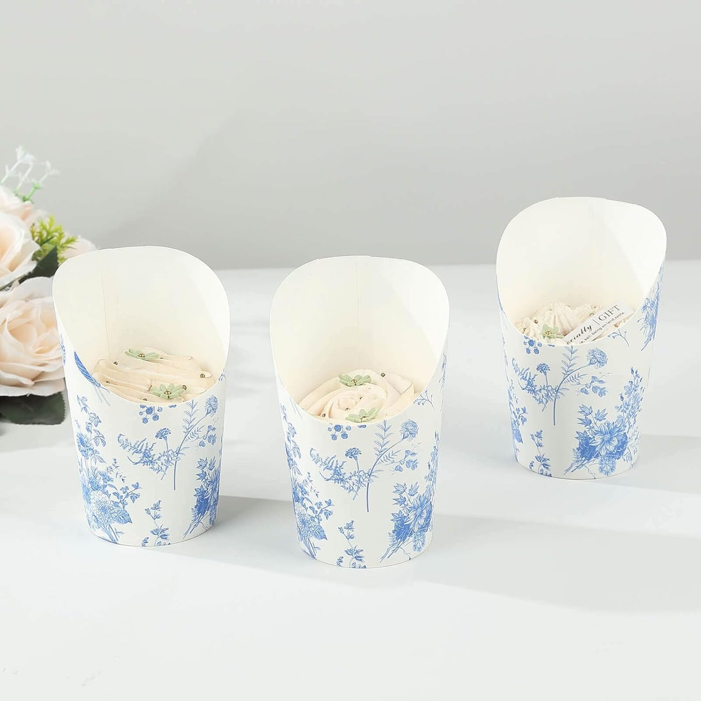 Efavormart 50 Pack White Blue Paper Popcorn Box Cone Cups with French Toile Floral Pattern, Disposable Appetizer Snack Cups - 14oz