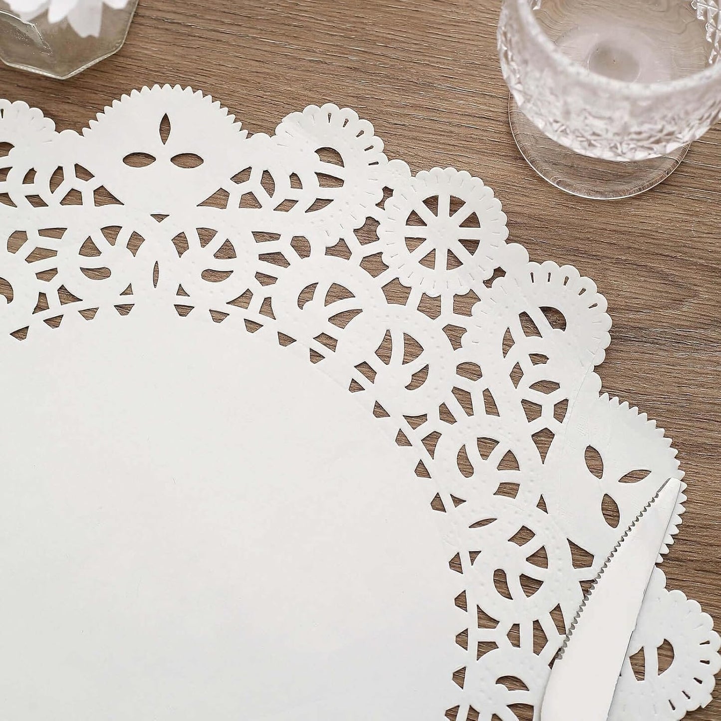 Efavormart 100 Pack Round White Paper Doilies, Food Grade Lace Paper Placemats - 14"