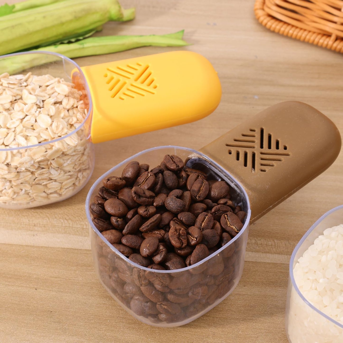 2-in-1 Food Scoop and Airtight Clip - Ideal for Pet Food, Flour, Rice & Coffee - 1 Piece