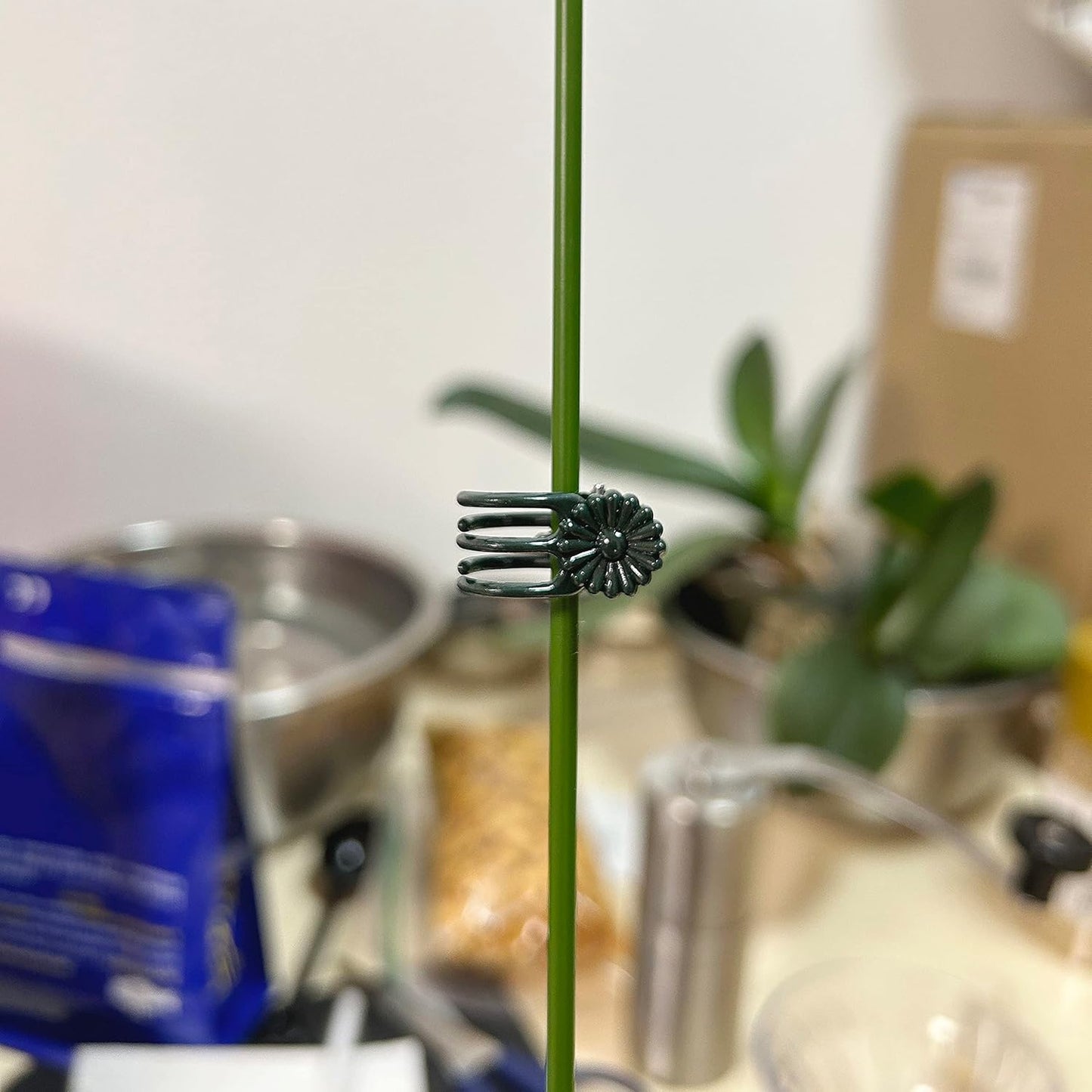 40 Reusable Plant Support Clips - Garden Tool for Supporting and Guiding Plants and Flowers