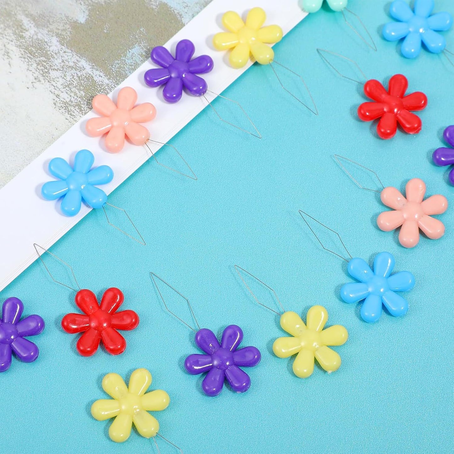 100 PCS Flower Shaped Needle Threaders for Sewing, Multicolor Embroidery Threader, Flower Head Needle Threader for Cross Stitch Sewing Quilting Embroidery Craft